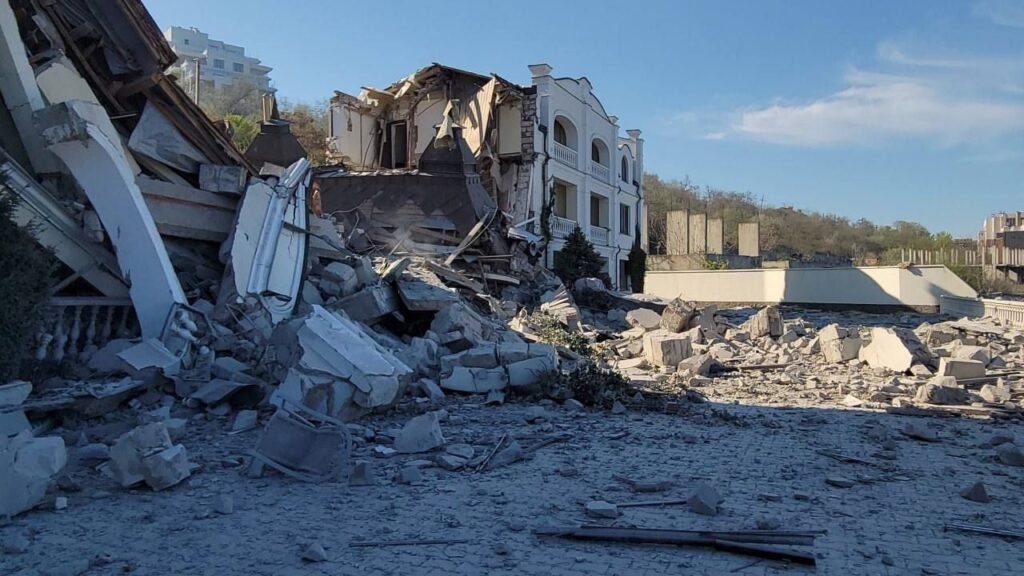 VIDEO: Ukrainas tabas rakett hotelli, kus elasid välismaised võitlejad