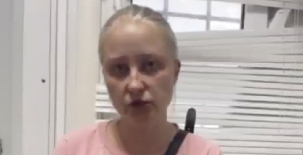 VIDEO: Ukraina Hersoni elanik teatab, et on läbinud denatsifitseerimise kursuse, vabandab Vene kodanike ja sõjaväelaste ees