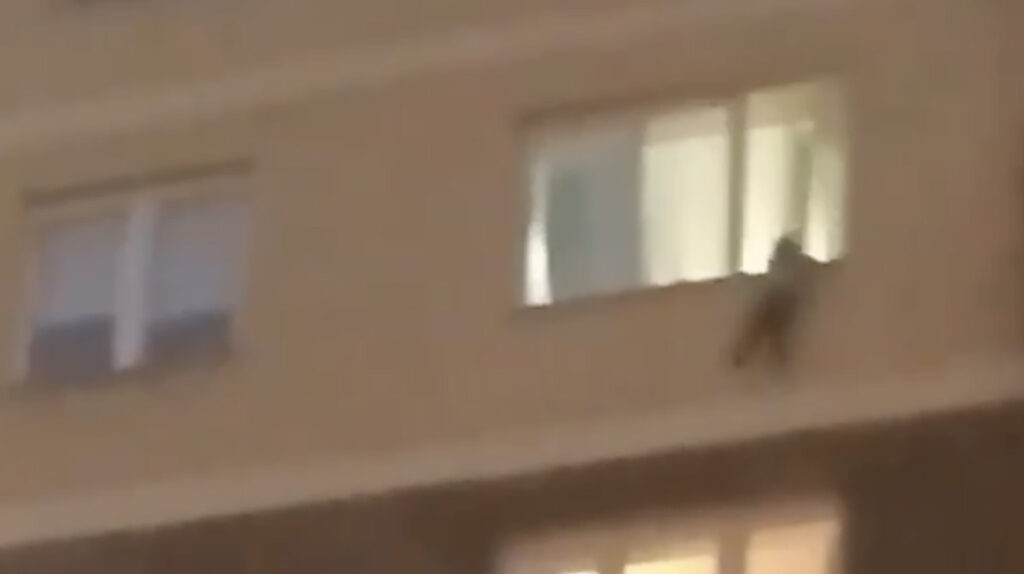 VIDEO: Venemaal kukkusid 2-ja 3-aastased lapsed kortermaja aknast alla (NB! Nõrganärvilistele mittesoovitav)