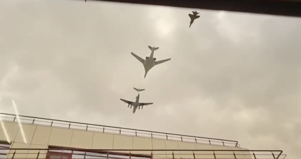 VIDEO: Venemaal on hulgaliselt lennukeid linnade kohal. Kas käib ettevalmistus sõjaks?