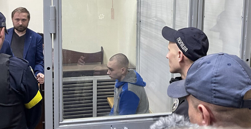 Ukrainas algas kohtuprotsess sõjakuritegudes kahtlusaluse Vene sõduri üle, kes tunnistas end süüdi