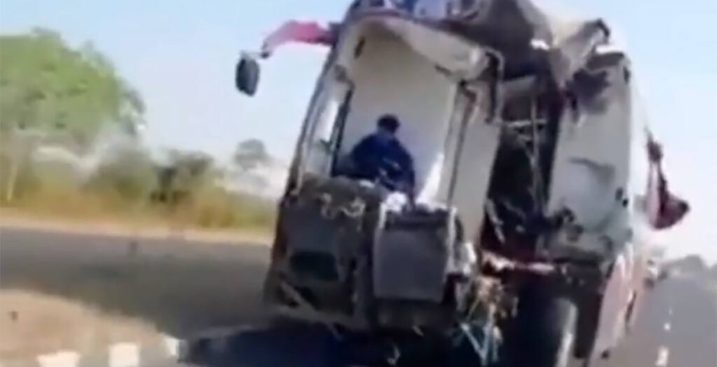 VIDEO: maanteel sõitis pooleldi purustatud buss – ja see polnud Ukrainas!