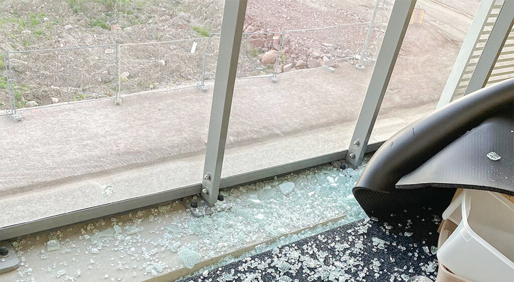 Espoos oli võimas plahvatus – korteritel lendasid rõdu klaasid sisse