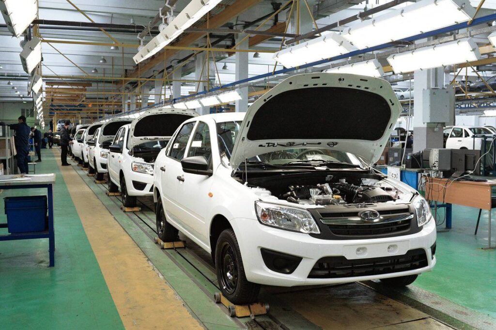 Imede ime: konveierilt tulid esimesed täielikult Venemaal toodetud Lada Grantad