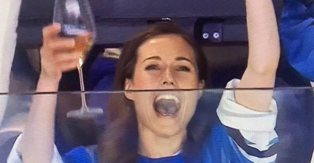 Kas Soome peaminister rikkus seadust, kui elas kaasa Soome hokikoondisele, veiniklaas käes?