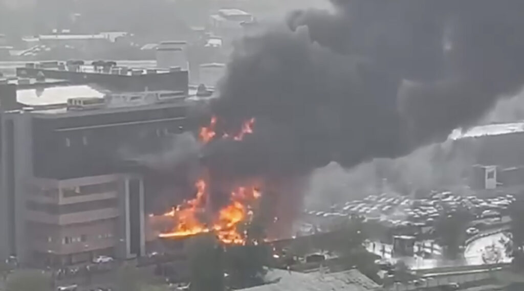 VIDEO: Moskvas süttis põlema suur ärikeskus, tekkinud on paanika, inimesed karjuvad appi