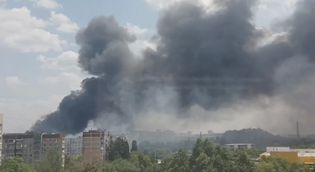 VIDEO: Donetskis lasti õhku Vene relvaladu