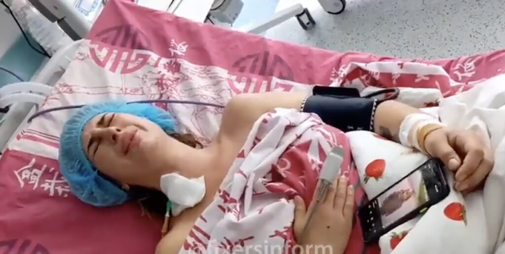 VIDEO: Ukrainas raketirünnakus hukkunud 4-aastase tüdruku ema ärkas haiglas üles, kritiseerib ülejäänud maailma