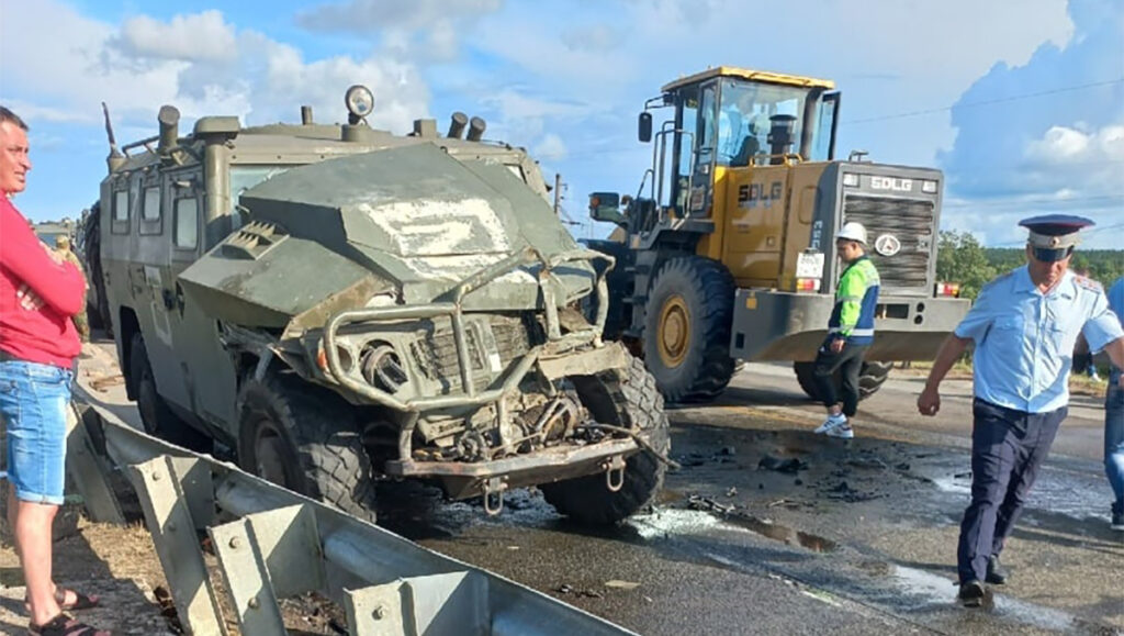 PILTUUDIS: Venemaal põrkasid kokku armee soomuk ja veok, soomuk sai rohkem viga
