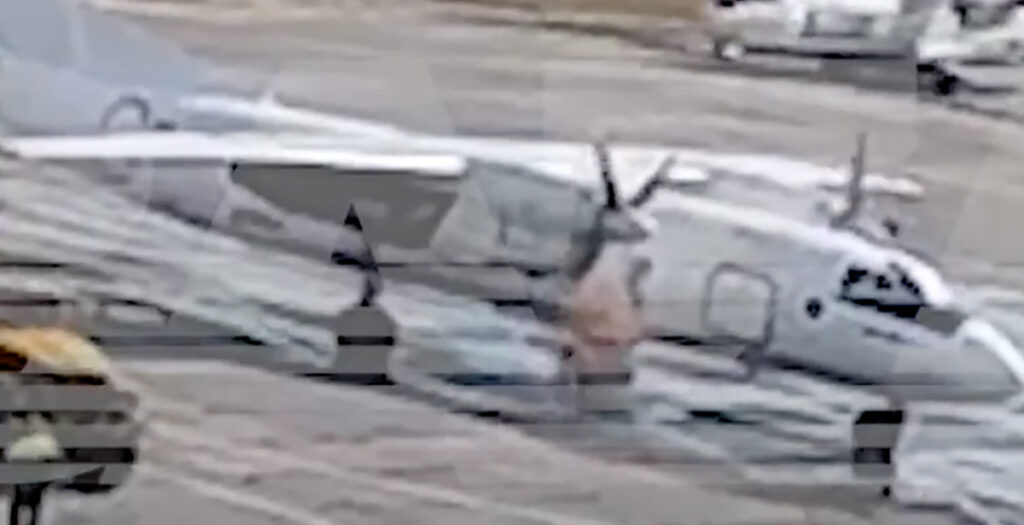 VIDEO: Venemaal lõi lennuki tiivik lennuvälja töötajal pea otsast (NB! Nõrganärvilistele mittesoovitav)