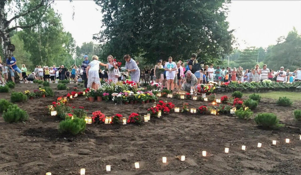 Narvas läks tanki eemaldamine rahulikult, inimesed toovad sündmuskohale küünlaid ja lilli