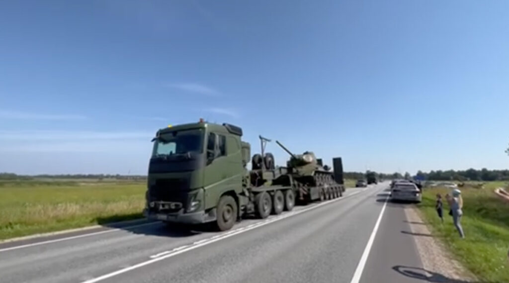 VIDEO: nõuka-aegne tank viidi Narvast minema