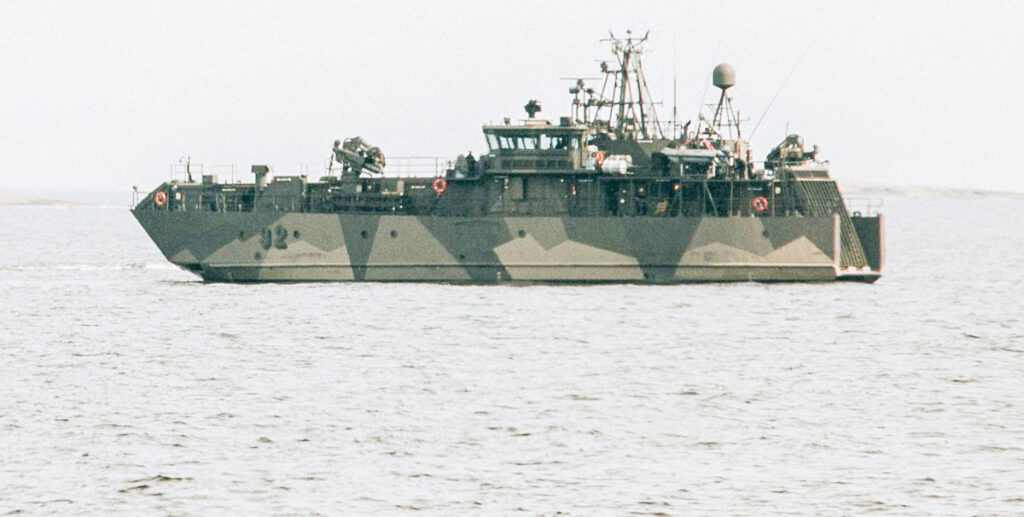 Soomes sõitis miinilaev karile