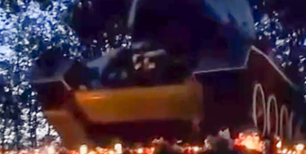 VIDEO: Narvas tuldi öösel massiliselt välja tanki monumenti kaitsma