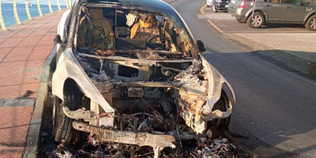 VIDEO: Itaalias plahvatas sõidu ajal elektriauto ja põles maha
