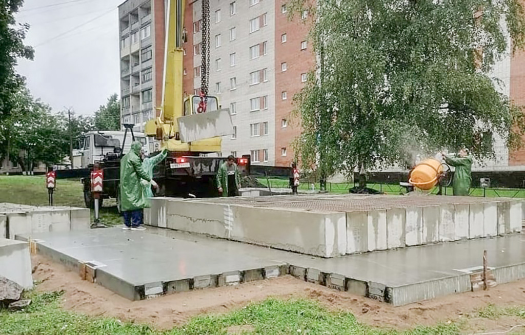 VIDEO: Eesti piiri ääres Venemaal pannakse postamendi otsa koopia Narva tankist