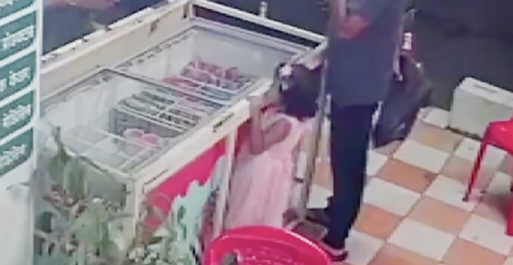 VIDEO: Indias tappis külmik 2-aastase lapse (NB! Nõrganärvilistele mittesoovitav)