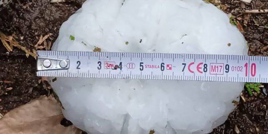 Hispaanias tapsid hiiglaslikud raheterad väikse tüdruku