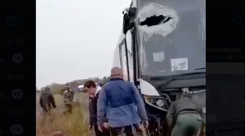 VIDEO: Venemaal sõitis kraavi buss purjus mobiliseeritutega