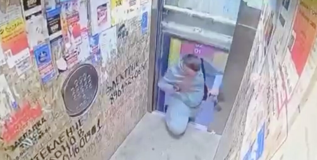 VIDEO: masinate mäss – lift oleks kasutajal pea otsast rebinud