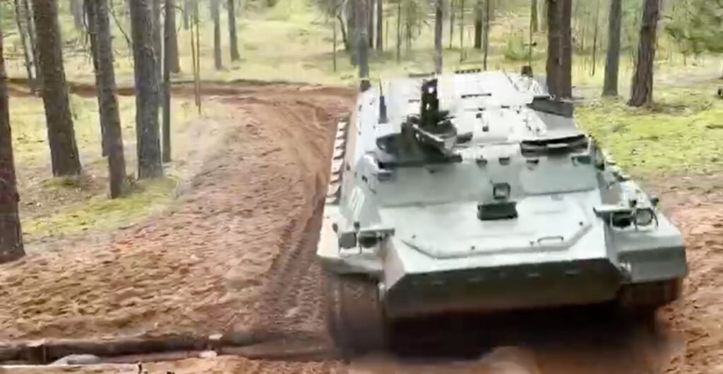 VIDEO: Leningradi oblastist mobiliseeritud on õppustel Lugas