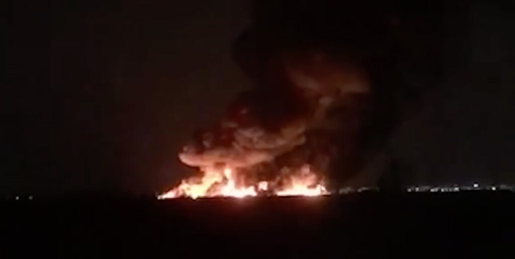 VIDEO: Peterburis puhkes suur tulekahju