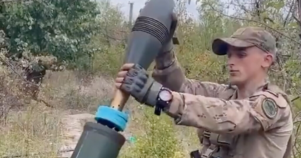 VIDEO: Ukraina sõjaväelased tulistavad Soomest saadud mürskudega