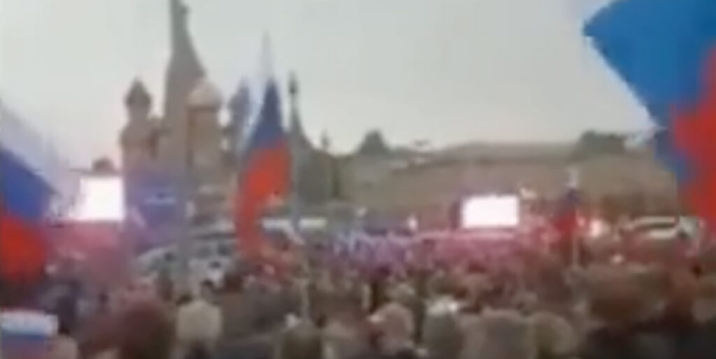 VIDEO: Ukraina piirkondade liitmise üritusel Moskvas rahvas häält ei teinud, seetõttu pandi ametlikus ülekandes rahva kisa juurde