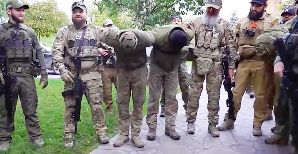 VIDEO: Tšetšeenia liidri 16-aastane poeg tõi isale sõjasaagi: kolm Ukraina võitlejat