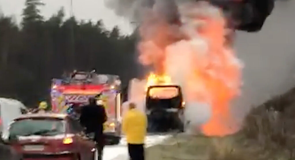 Soomes põles buss suure leegiga, õnneks keegi viga ei saanud