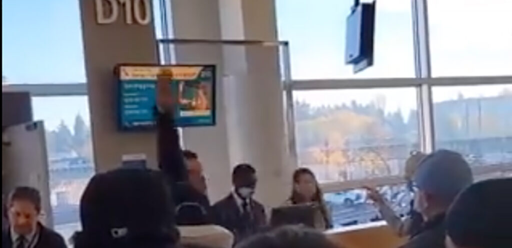 VIDEO: ameeriklane tegi lennujaamas natsitervitusi, enne kui kinni võeti