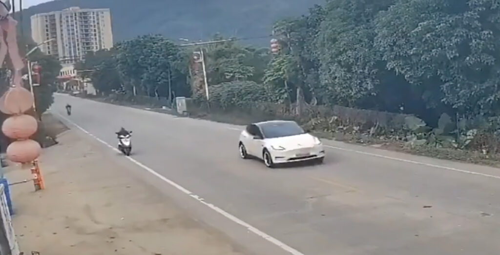 VIDEO: Tesla väljus kontrolli alt ja sõitis kaks inimest surnuks