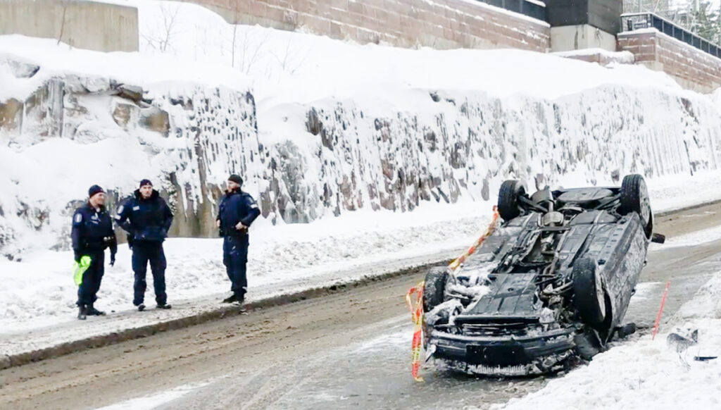 Helsingis sõitis BMW katusele