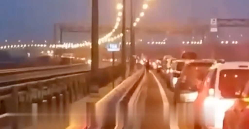 VIDEO: Krimmi sild sai öösel tabamuse, mitu inimest hukkus NB! Nõrganärvilistele mittesoovitav