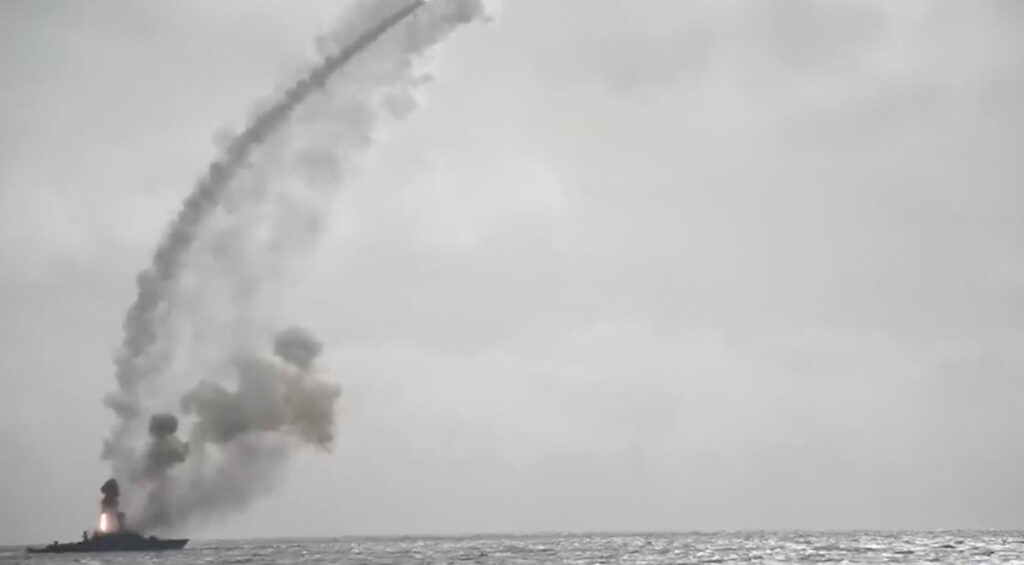 VIDEO: raketid lasti välja Vene laevadelt