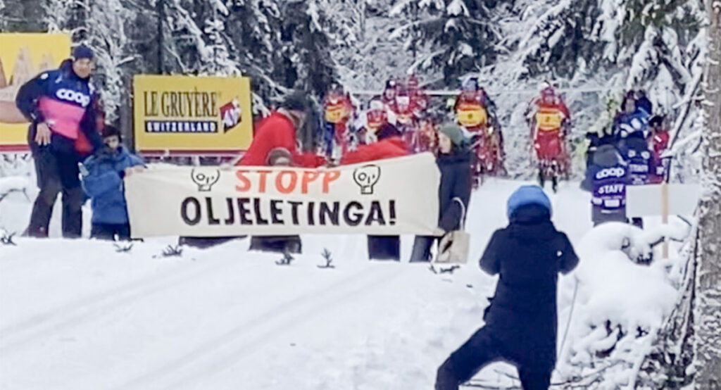 VIDEO: kliimasõdalased sulgesid Norras suusatamise MK-etapil suusaraja, Soome suusataja kukkus