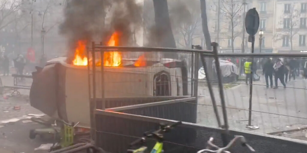 VIDEO: Pariisis on taas sõjaolukord