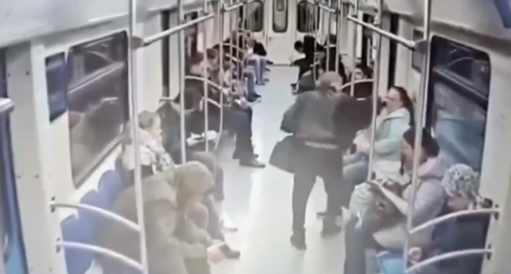 VIDEO: Moskva metroos ründas üks naine noaga teist