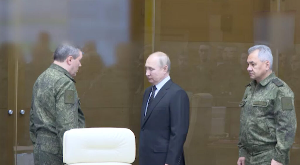 VIDEO: Putin külastas relvajõudude ühendstaapi