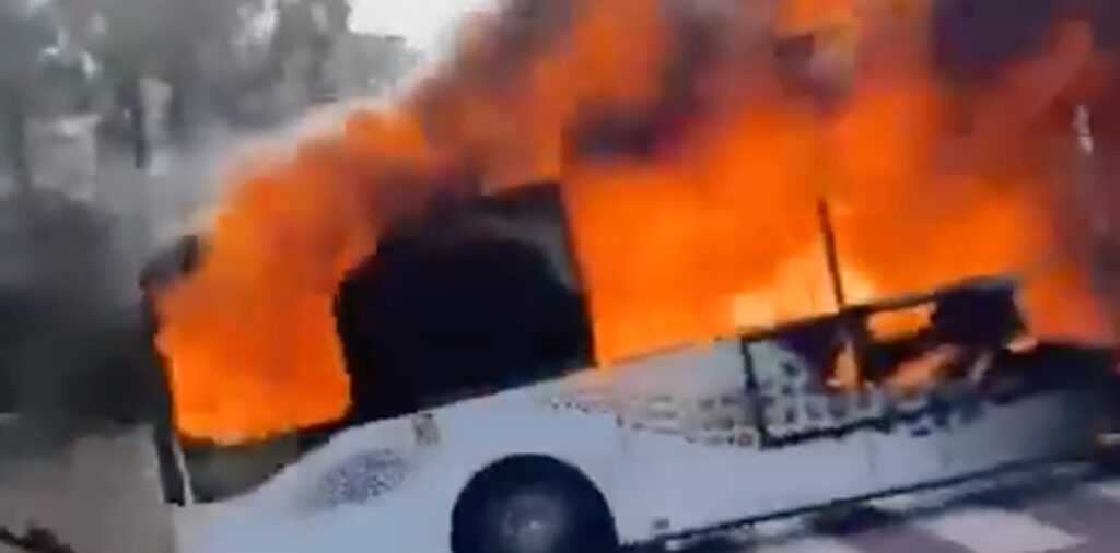 VIDEO: Prantsusmaal süttis koolibuss