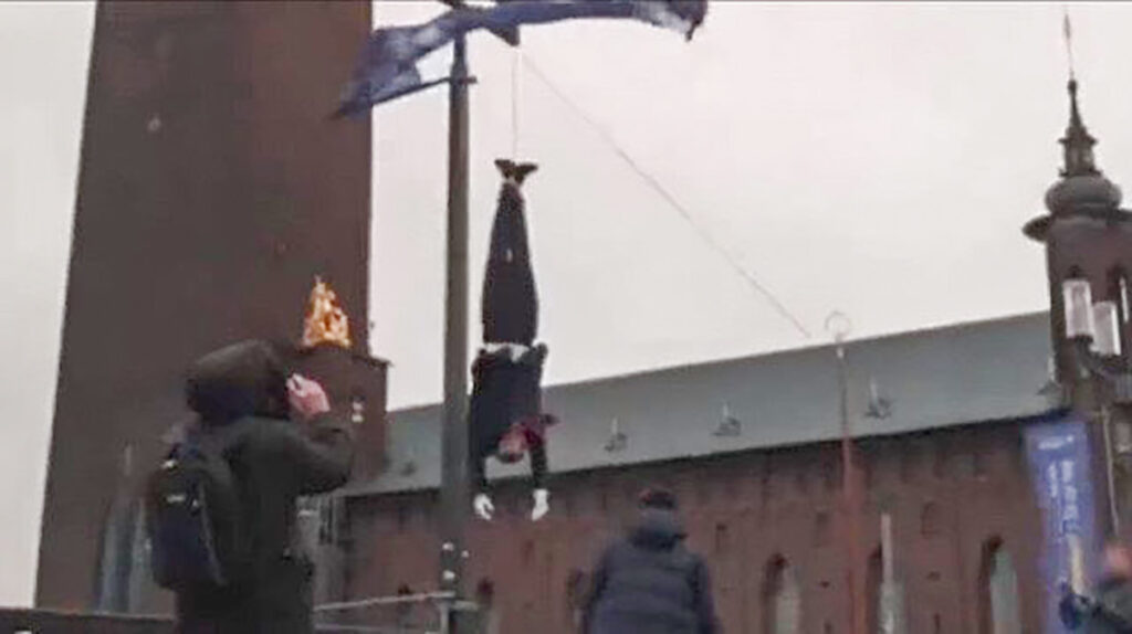 Kas lõpp Rootsi NATO-püüdlustele: Stockholmis riputati Türgi presidendi kuju jalgupidi võllapuu otsa