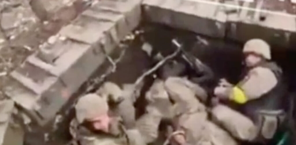 VIDEO: Vene võitleja hukkab julmalt kaks Ukraina võitlejat (NB! Nõrganärvilistele mittesoovitav)