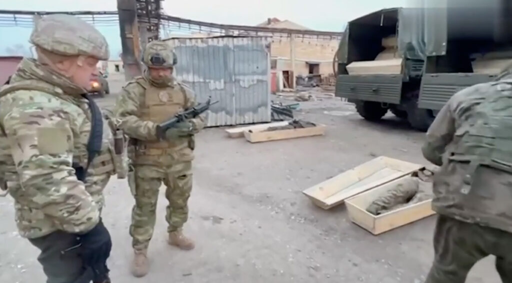 VIDEO: Vene poolelt läheb teele ligi 20 veokitäit Ukraina võitlejate surnukehadega