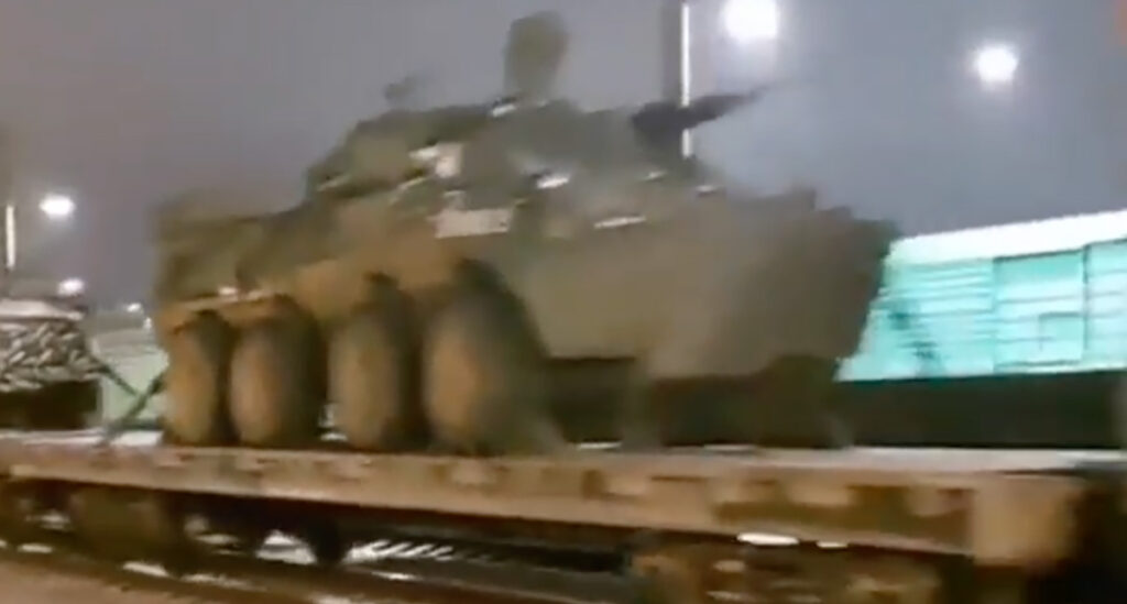 VIDEO: Midagi on toimumas – Valgevenesse liiguvad relvastuse ešelonid ešeloni järel