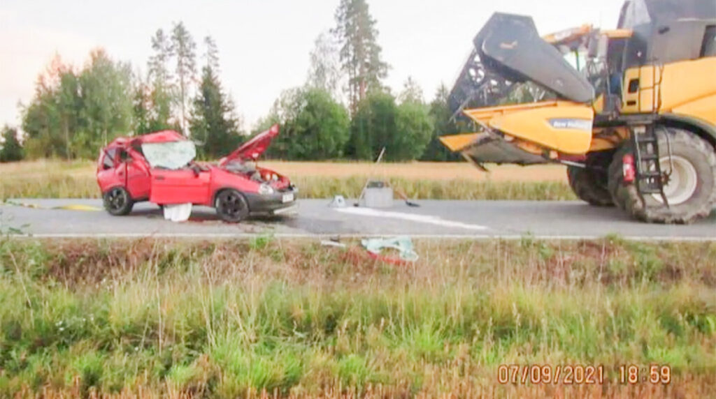 Soome pere kaotas 17-aastase lapse kokkupõrkes kombainiga, peavad maksma tuhandeid eurosid liikluskindlustuskeskusele