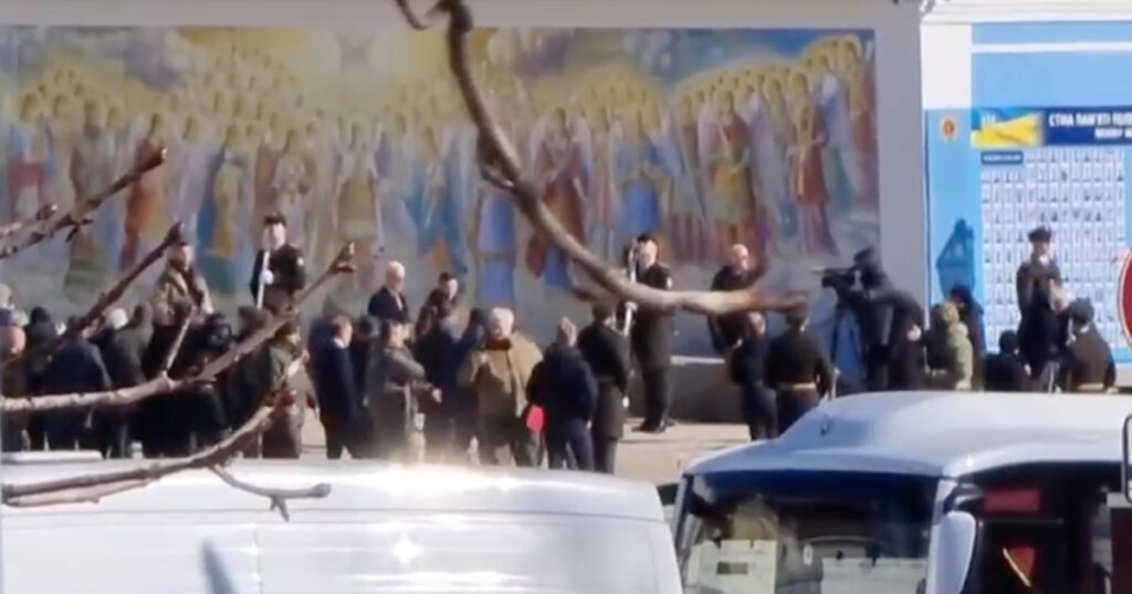 VIDEO: president Biden on Kiievis, samal ajal kostab õhuhäire