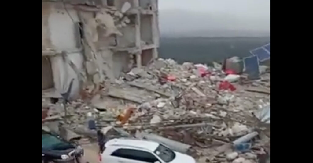 VIDEO: 30 tuhande elanikuga linn Süürias on maavärinas pea täielikult hävinud