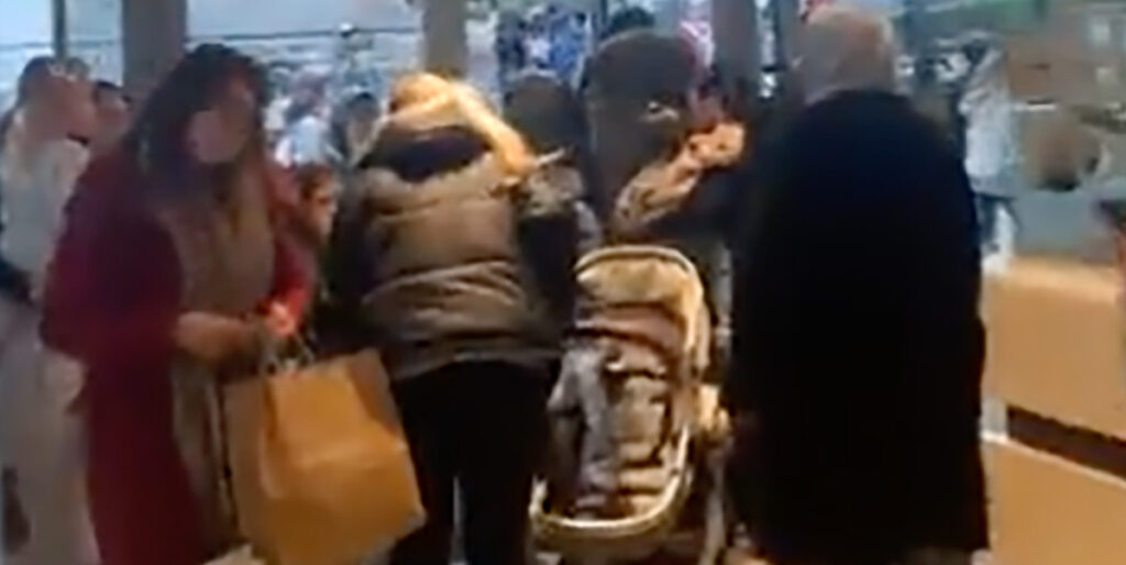 VIDEO: Pariisi kaubanduskeskuses kukkus inimene surnuks, algas paaniline põgenemine