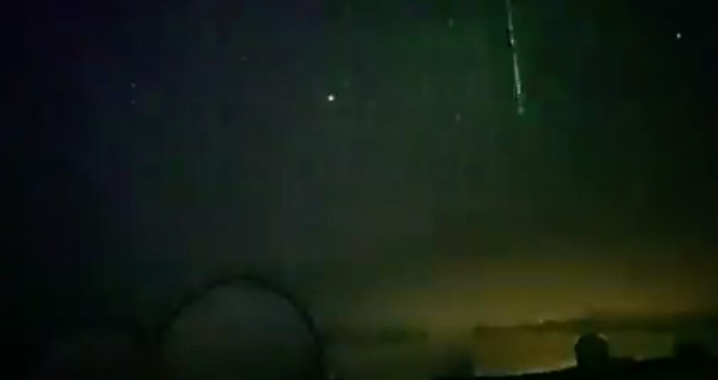 Uus häda: Hiina satelliit „pommitab” USA Hawaii saari roheliste kiirtega