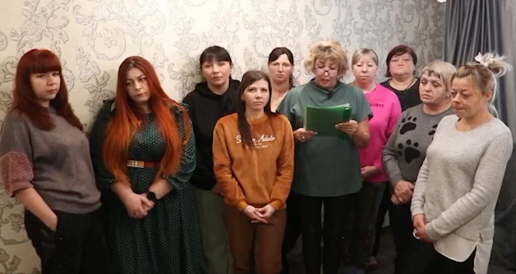 VIDEO: Vene mobiliseeritute naiste pöördumine Putini poole – mehed said rindel täid ja sügelised